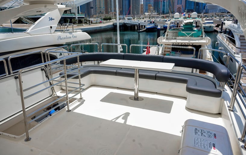 Aicon Cheire 64 pie Barco de motor en Dubai Harbour para alquiler en Dubai