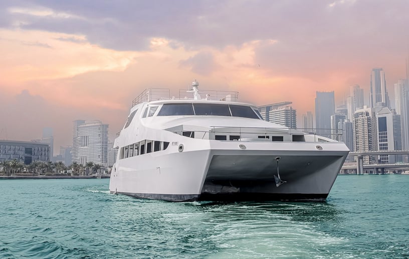 在迪拜 租 Dream Catamaran 100 英尺 双体船 在Dubai Harbour