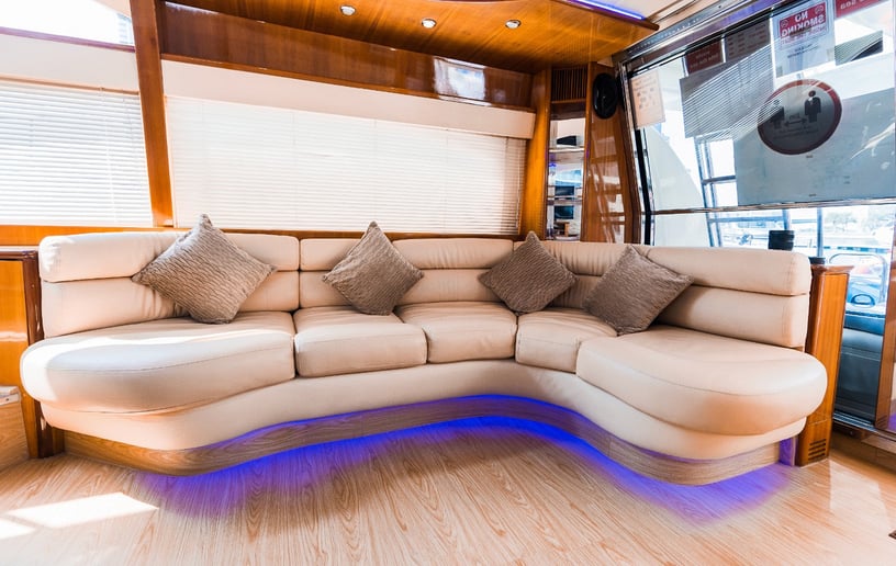 Motorboot Azimut Etosha 58 ft in Dubai Marina te huur in Dubai