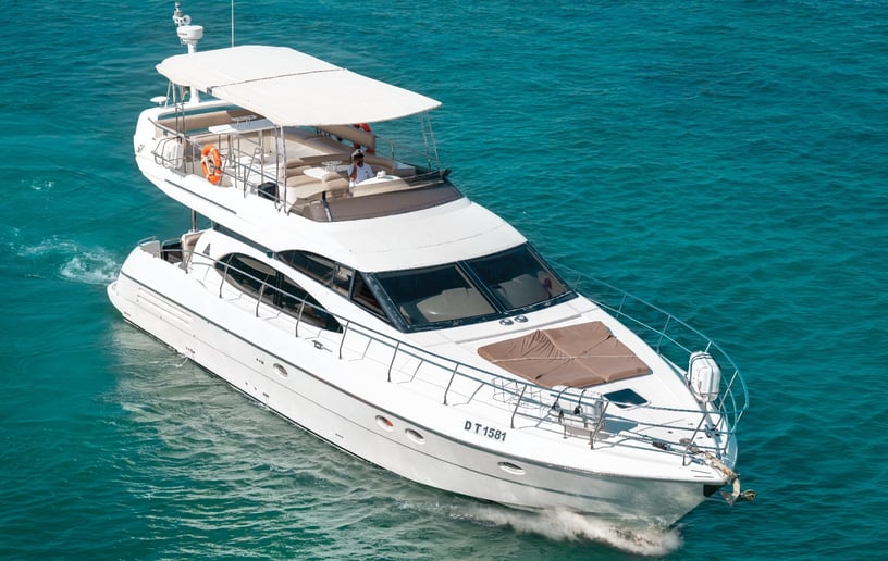 Azimut Etosha 58 pied Bateau à moteur à Dubai Marina à louer à Dubai