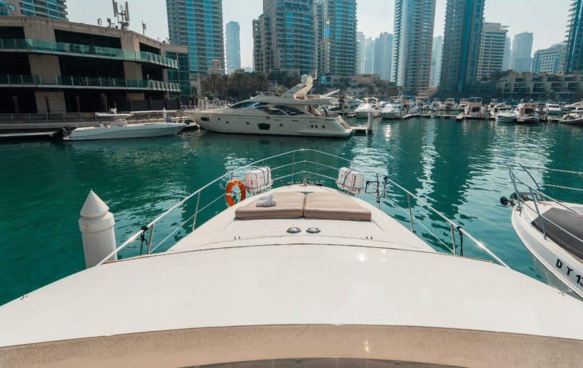 在迪拜 租 Azimut Etosha 58 英尺 动力船 在Dubai Marina