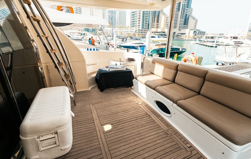 Motorboot Azimut Etosha 58 ft in Dubai Marina te huur in Dubai