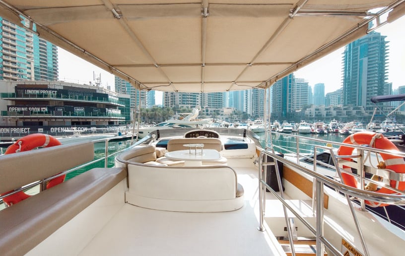 在迪拜 租 Azimut Etosha 58 英尺 动力船 在Dubai Marina