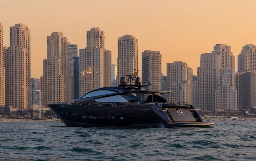 Sunseeker Predator EYE 108 pie Barco de motor en Dubai Harbour para alquiler en Dubai