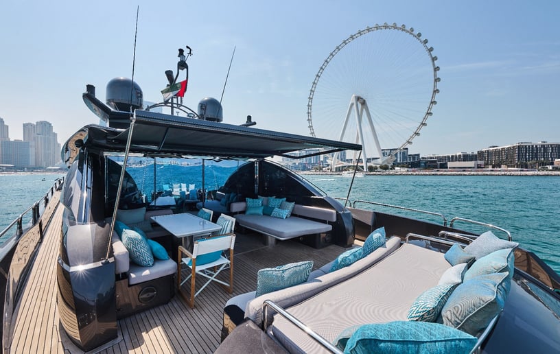 إيجار Sunseeker Predator EYE 108 قدم زورق قوي فيDubai Harbour في دبي