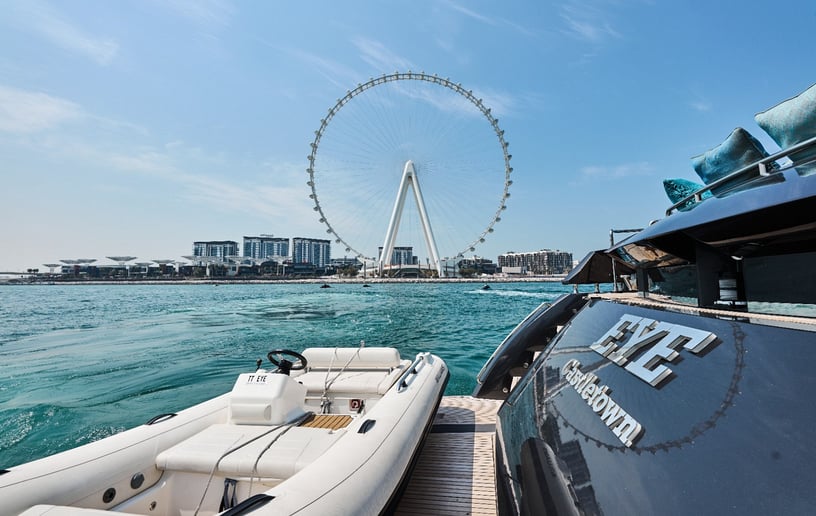 Sunseeker Predator EYE 108 piede Barca a motore a Dubai Harbour in affitto a Dubai