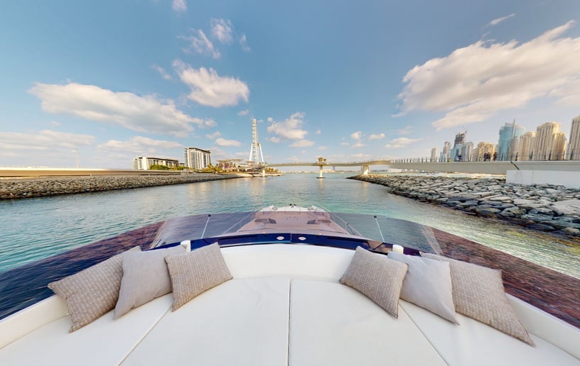 Motorboot Ferretti 67 ft in Dubai Harbour te huur in Dubai 7