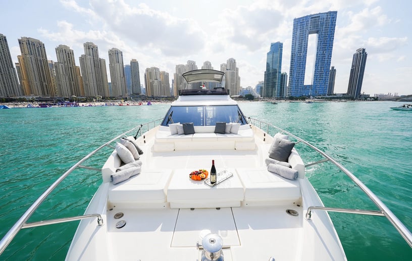 Motorboot Ferretti 67 ft in Dubai Harbour te huur in Dubai 2