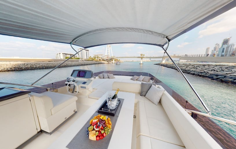 Motorboot Ferretti 67 ft in Dubai Harbour te huur in Dubai 9