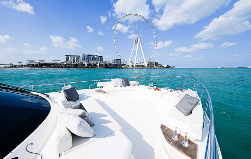 Motorboot Ferretti 67 ft in Dubai Harbour te huur in Dubai 1