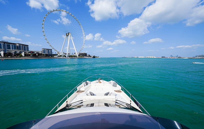 Motorboot Ferretti 67 ft in Dubai Harbour te huur in Dubai 3