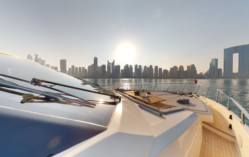 Motorboot Ferretti 78 ft in Dubai Harbour te huur in Dubai