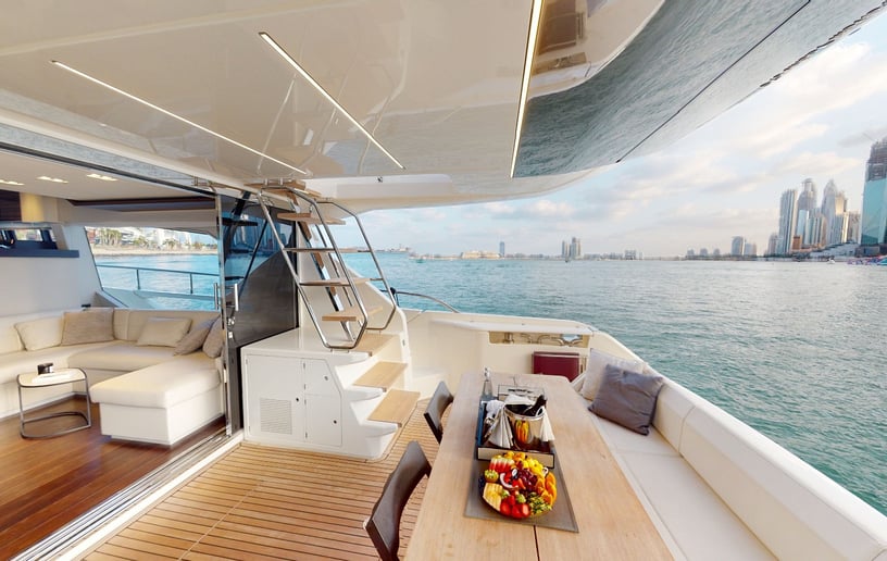 Motorboot Ferretti 67 ft in Dubai Harbour te huur in Dubai 15