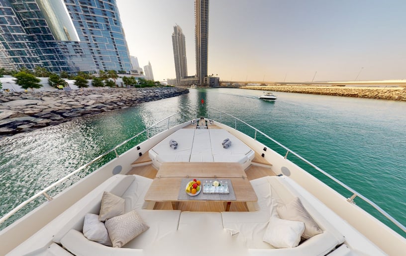 Motorboot Ferretti 78 ft in Dubai Harbour te huur in Dubai