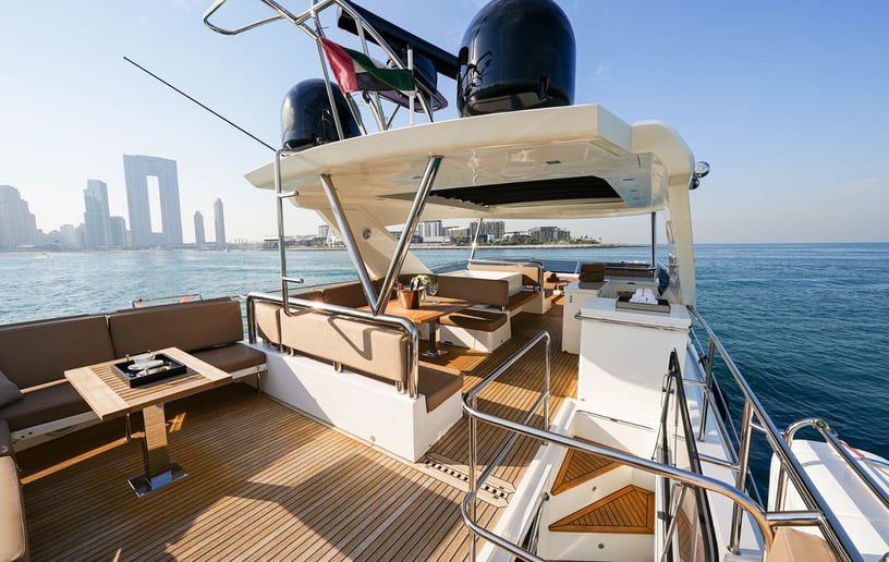 Galeon 78 pied Bateau à moteur à Dubai Harbour à louer à Dubai