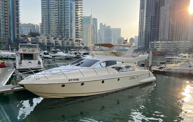 Motorboot Azimut Grand Crew 50 ft in Dubai Marina te huur in Dubai 1