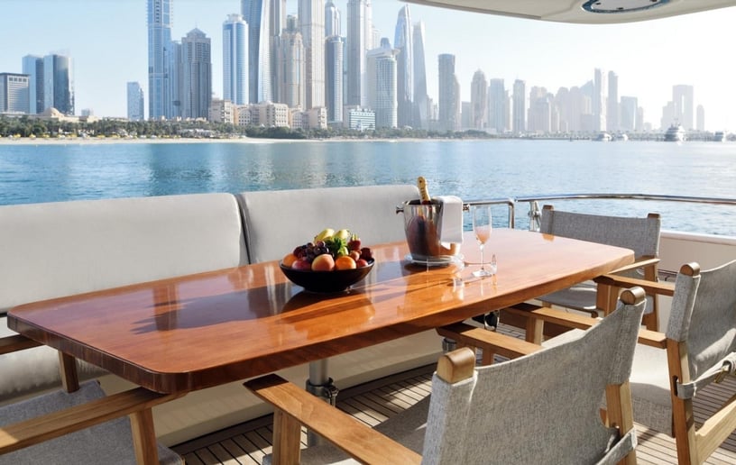 Haigan Jacuzzi 90 pie Barco de motor en Dubai Marina para alquiler en Dubai