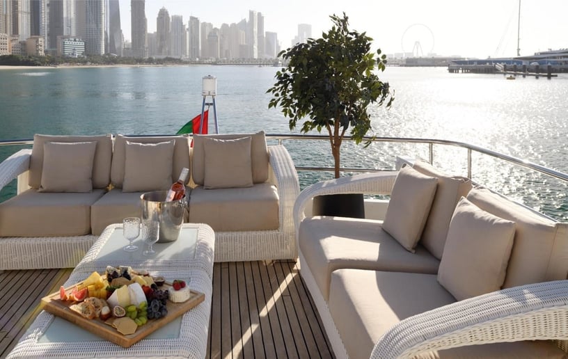 Haigan Jacuzzi 90 pie Barco de motor en Dubai Marina para alquiler en Dubai