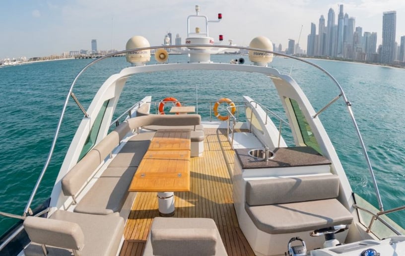 Motorboot Azimut Lana 62 ft in Dubai Harbour te huur in Dubai