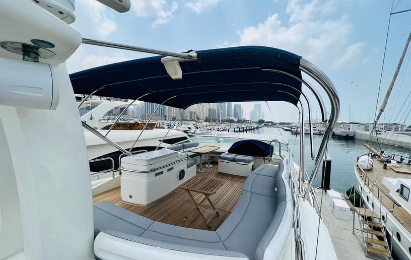 Fairline Liberty 80 piede Barca a motore a Dubai Harbour in affitto a Dubai