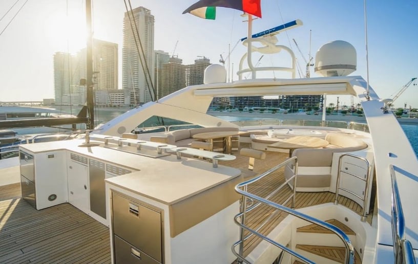 Sunseeker Lucien 131 piede Barca a motore a Dubai Harbour in affitto a Dubai 5