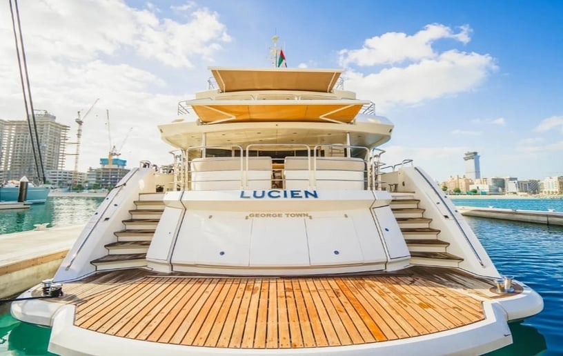 Sunseeker Lucien 131 Fuß Motorboot in Dubai Harbour  zur Miete in Dubai 1