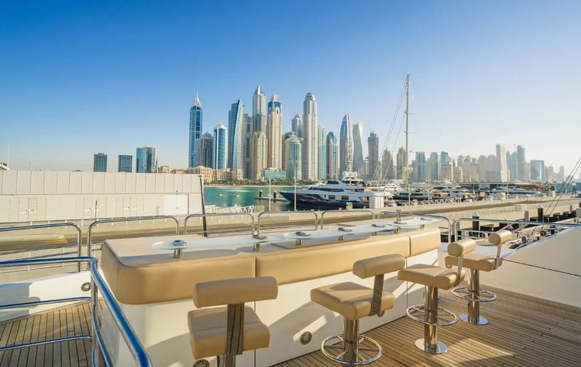 Sunseeker Lucien 131 Fuß Motorboot in Dubai Harbour  zur Miete in Dubai 3