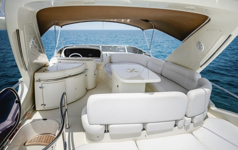 Motorboot Azimut Lucky Star 62 ft in Dubai Harbour te huur in Dubai