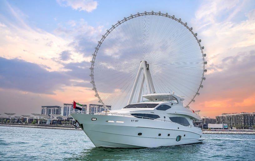 Majesty with Jacuzzi RS 101 Fuß Motorboot in Dubai Harbour  zur Miete in Dubai