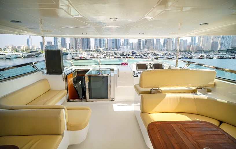 Majesty with Jacuzzi RS 101 Fuß Motorboot in Dubai Harbour  zur Miete in Dubai