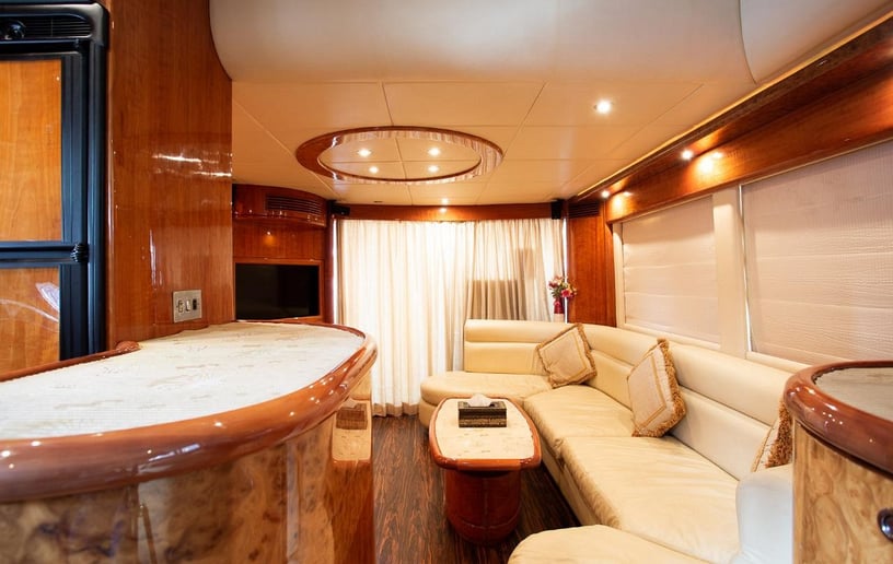 Motorboot Majesty 70 ft in Dubai Marina te huur in Dubai