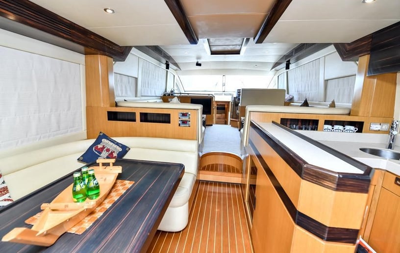 Motorboot Majesty 66 ft in Dubai Marina te huur in Dubai