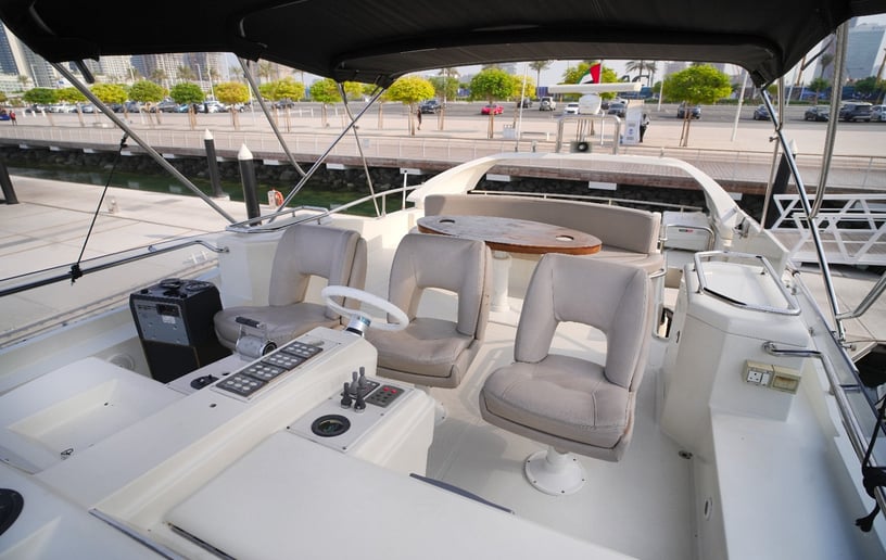 Nuvari Luna 68 pied Bateau à moteur à Dubai Harbour à louer à Dubai