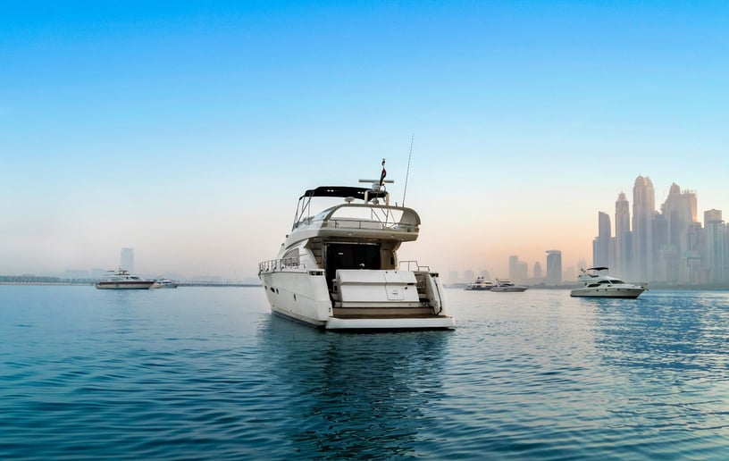 Nuvari Luna 68 pied Bateau à moteur à Dubai Harbour à louer à Dubai