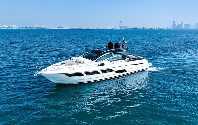 Motorboot Pershing 5X Pearl White 52 ft in Dubai Harbour te huur in Dubai