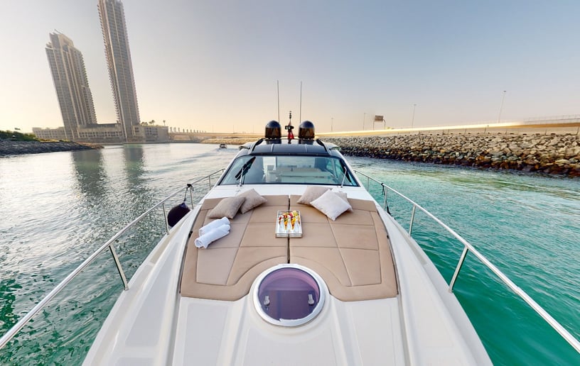 Motorboot Pershing 5X Pearl White 52 ft in Dubai Harbour te huur in Dubai