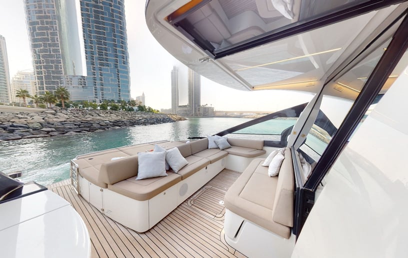 Motorboot Pershing 5X Pearl White 52 ft in Dubai Harbour te huur in Dubai