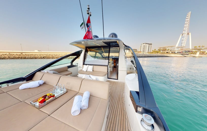 Motorboot Pershing 5X Pearl White 52 ft in Dubai Harbour te huur in Dubai