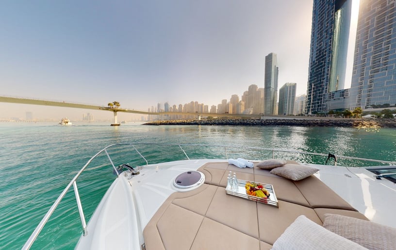 Motorboot Pershing 5X Pearl White 52 ft in Dubai Harbour te huur in Dubai