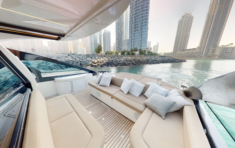 Motorboot Pershing 5X Pearl White 52 ft in Dubai Harbour te huur in Dubai