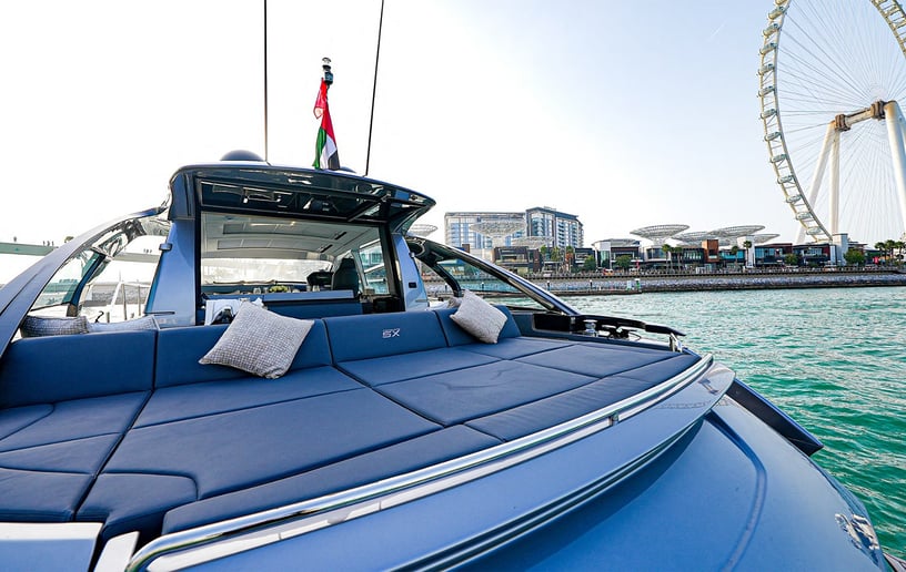 Motorboot Pershing 5X Shark Grey 52 ft in Dubai Harbour te huur in Dubai 5