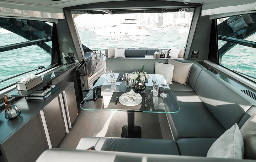 Motorboot Pershing 5X Shark Grey 52 ft in Dubai Harbour te huur in Dubai 6