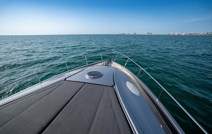 Pershing 70 Fuß Motorboot in Dubai Harbour  zur Miete in Dubai 10