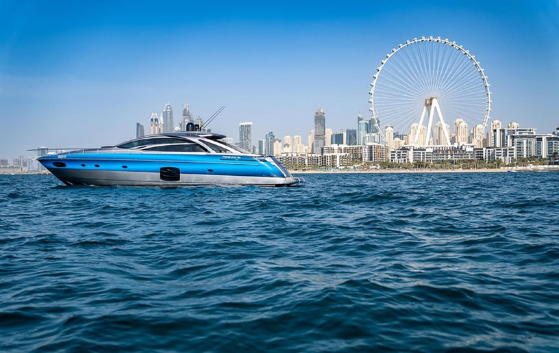 在迪拜 租 Pershing 70 英尺 动力船 在Dubai Harbour 1