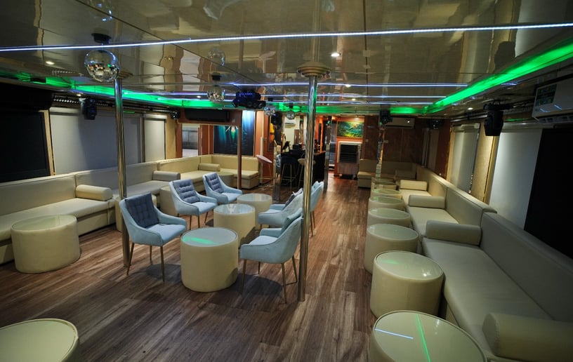 Woonboot Play Boy Houseboat 100 ft in Business Bay te huur in Dubai