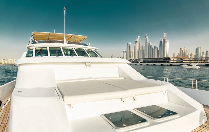 Hatteras Poseidon 118 Fuß Motorboot in Dubai Harbour  zur Miete in Dubai