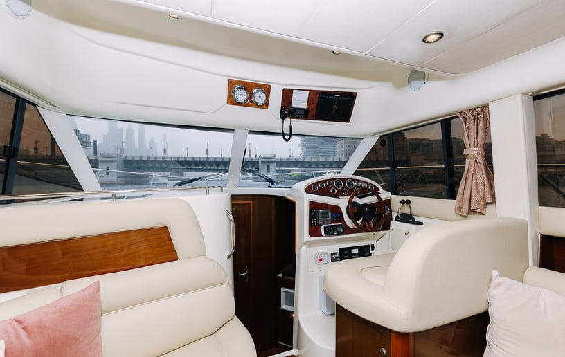 Motorboot Jeanneau Prestige 32 ft in Dubai Marina te huur in Dubai