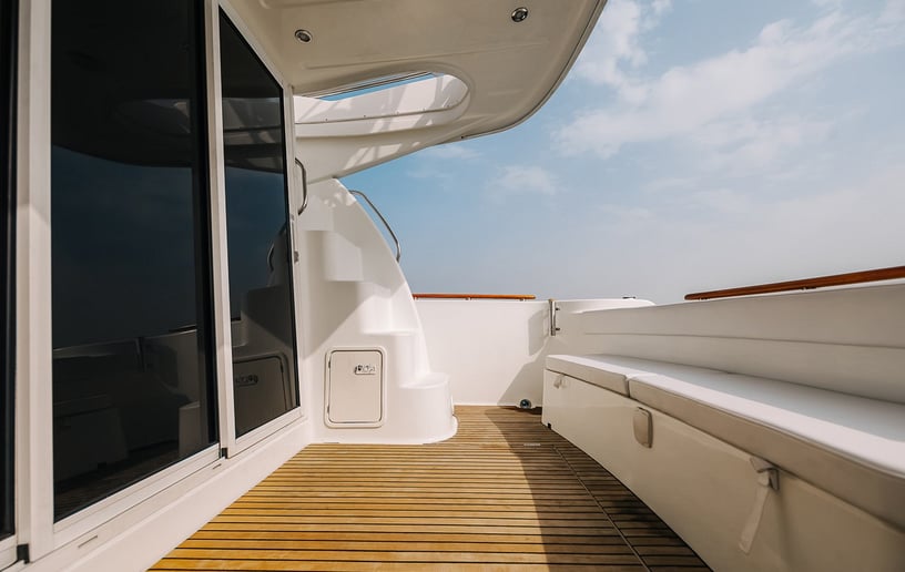 Motorboot Jeanneau Prestige 32 ft in Dubai Marina te huur in Dubai