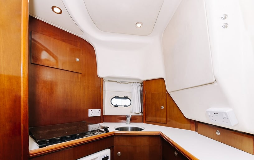 Motorboot Jeanneau Prestige 32 ft in Dubai Marina te huur in Dubai