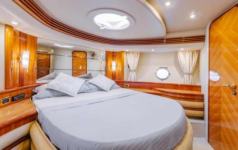 Motorboot Azimut Princess 68 ft in Dubai Harbour te huur in Dubai 11